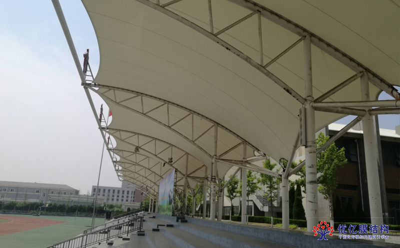 丹东体育场棚施工完成