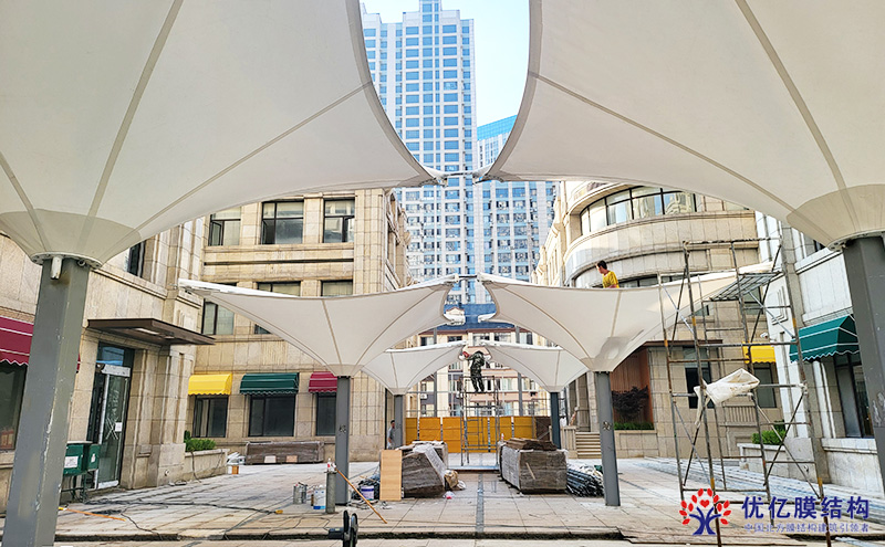 「优亿遮阳伞」酒店露台遮阳伞——高端户外空间的优雅遮阳解决方案