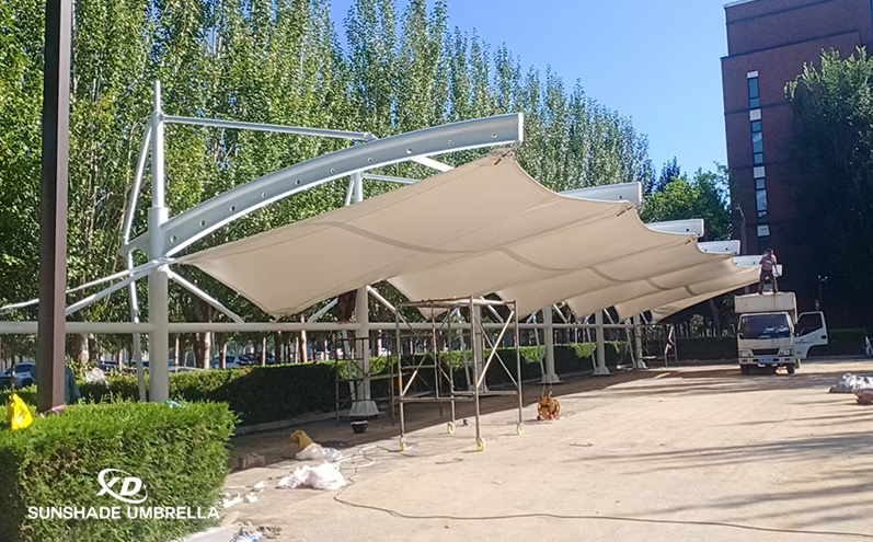 船帆一样的膜结构车棚和大学最配了