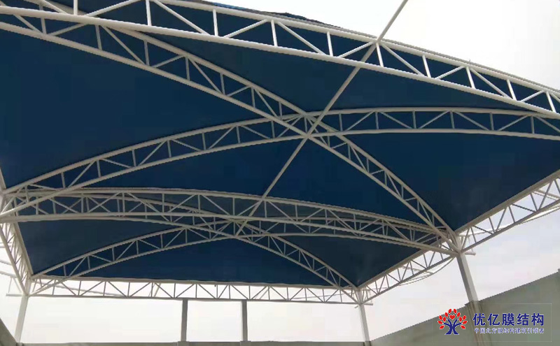 樓頂藍(lán)色配色膜結(jié)構(gòu)遮陽遮雨棚