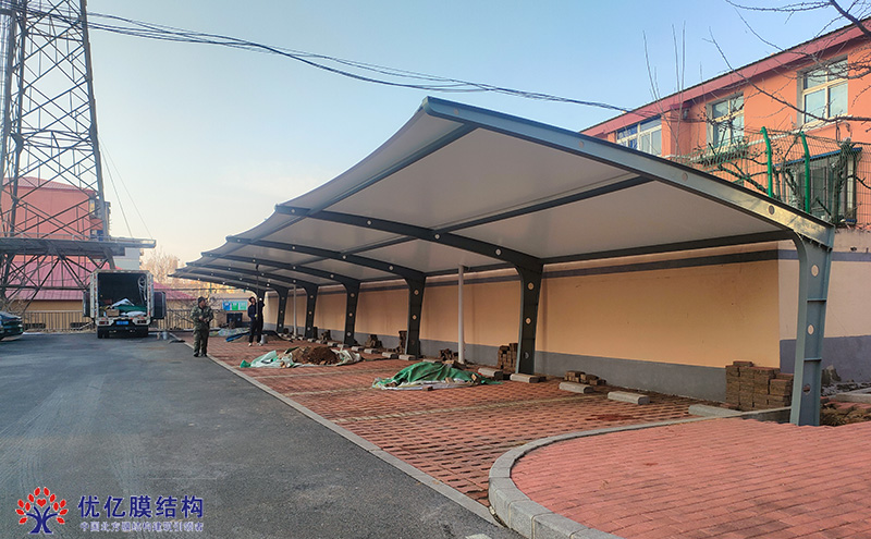 金州工厂停车棚安装完成