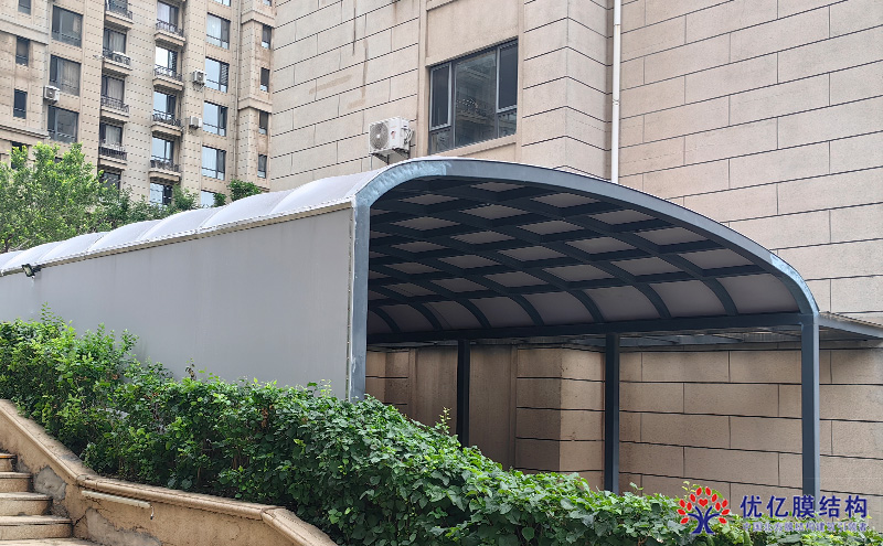 膜结构地下停车场入口 —— 现代美学与功能防护的完美融合