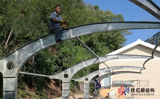 為什么各地突然出現(xiàn)那么多膜結(jié)構(gòu)停車棚